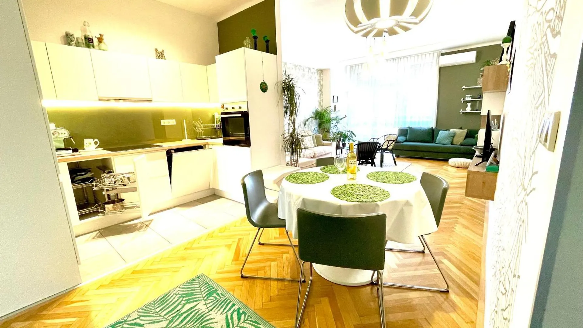 Mint Pearl Apartment 3 Rooms 2 Bathrooms At Kalvin Square Βουδαπέστη 0*,  Ουγγαρία