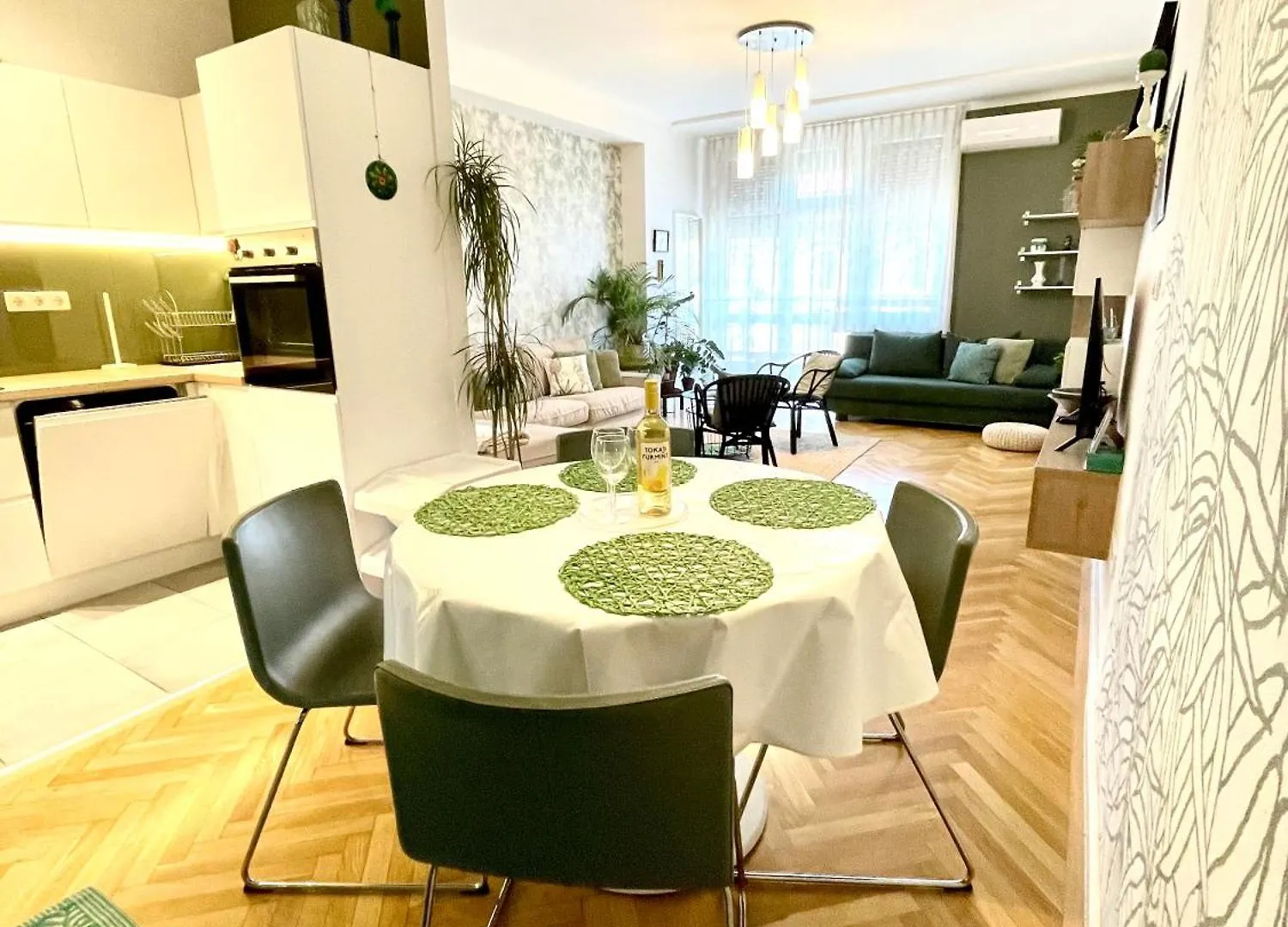 Mint Pearl Apartment 3 Rooms 2 Bathrooms At Kalvin Square Βουδαπέστη 0*,