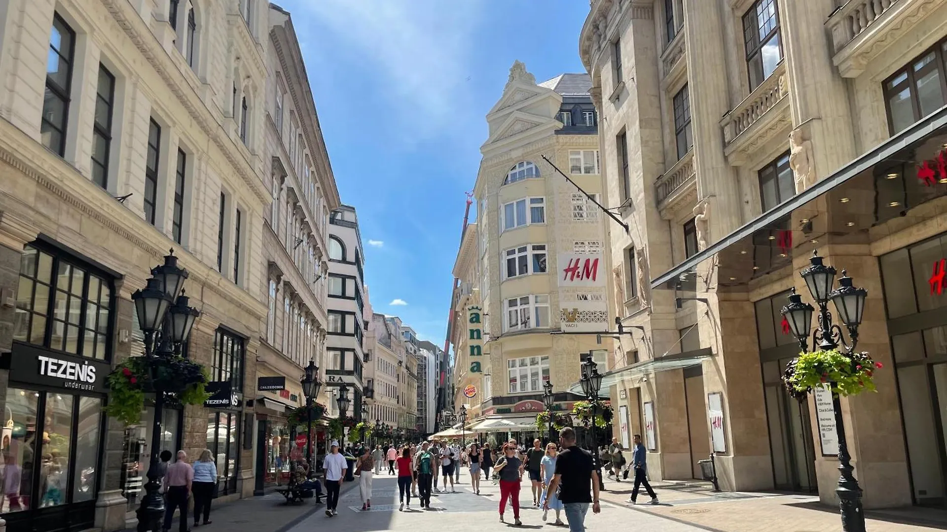 Mint Pearl Apartment 3 Rooms 2 Bathrooms At Kalvin Square Βουδαπέστη 0*,